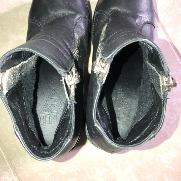 SOLD 🖤 UNIF Daria Boots - Picture 6 of 7